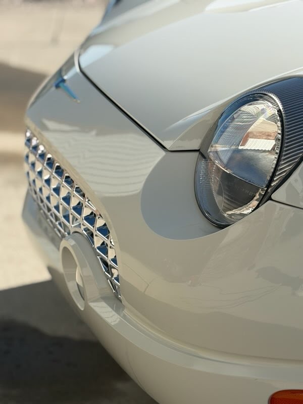 Glossy white Thunderbird front detail